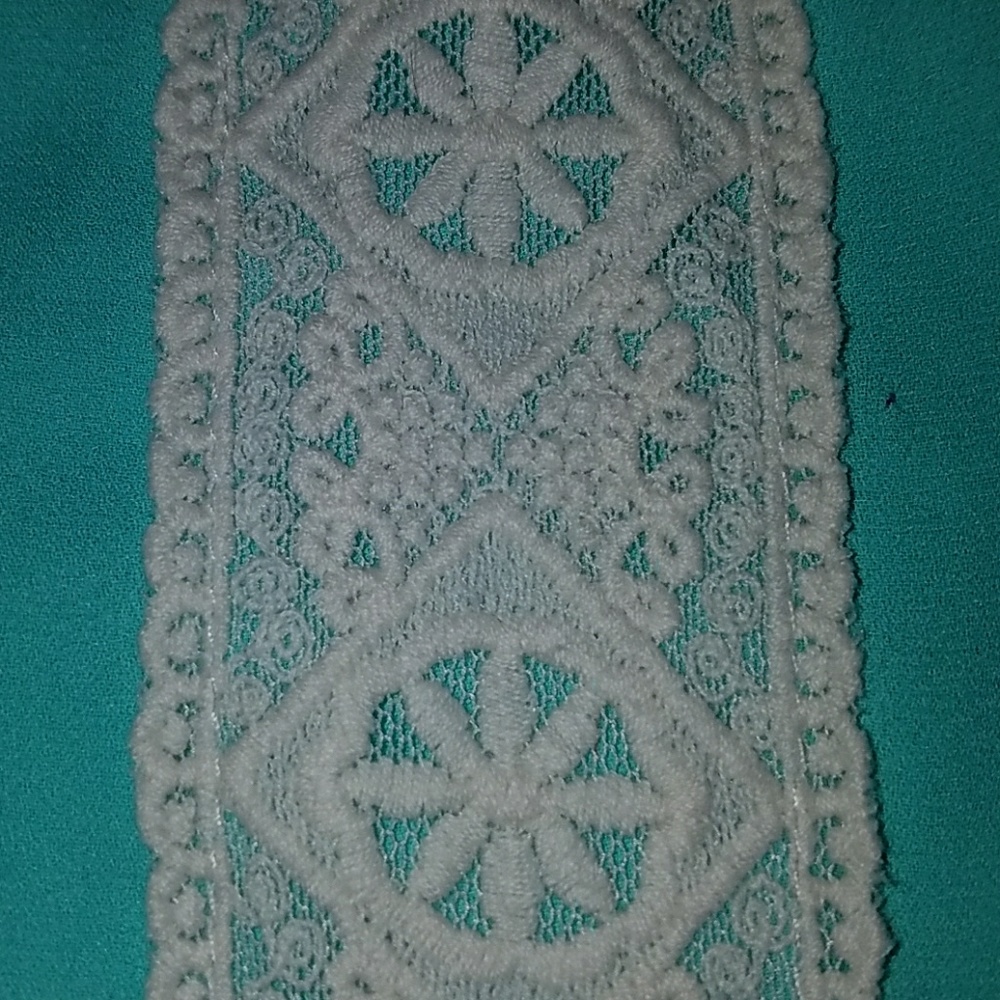 blouse - Picture 3 of 3
